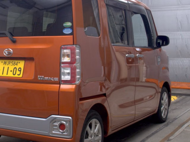 DAIHATSU WAKE
