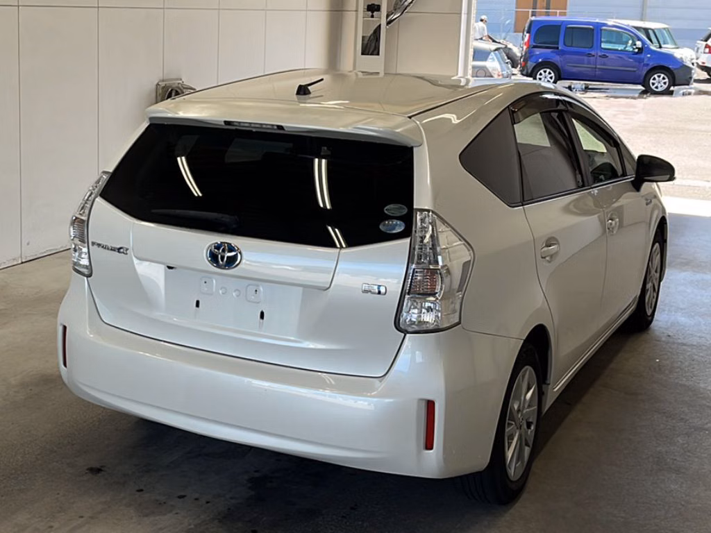 TOYOTA PRIUS ALPHA