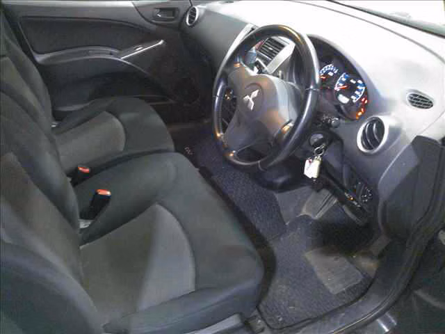 MITSUBISHI COLT