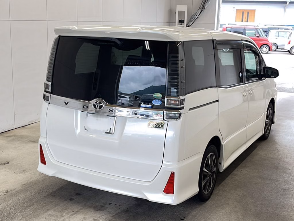 TOYOTA VOXY