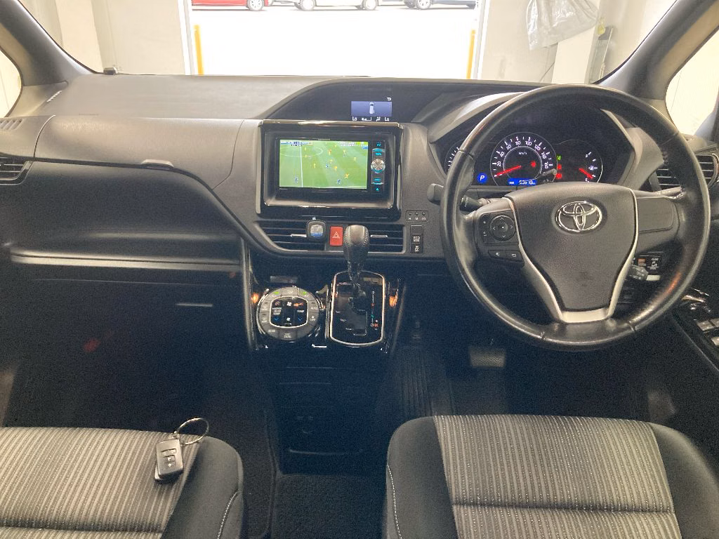 TOYOTA VOXY