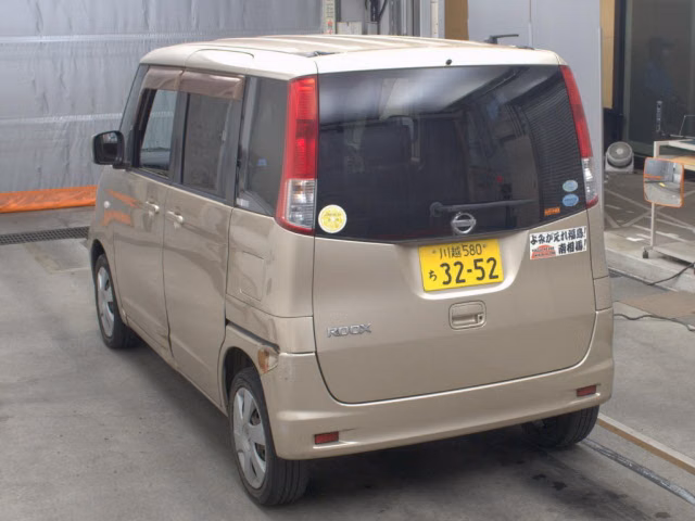 NISSAN ROOX