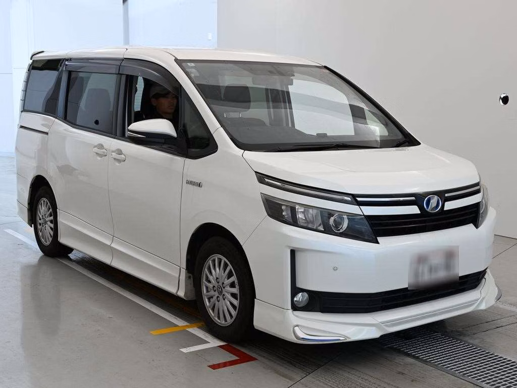 TOYOTA VOXY