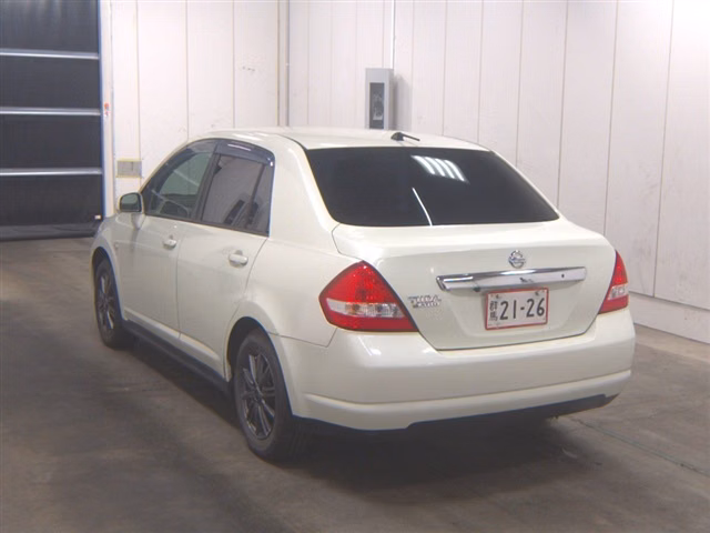 NISSAN TIIDA LATIO