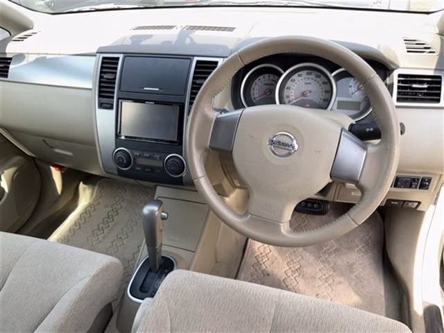 NISSAN TIIDA LATIO