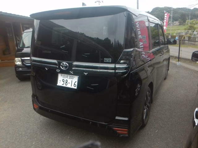 TOYOTA VOXY