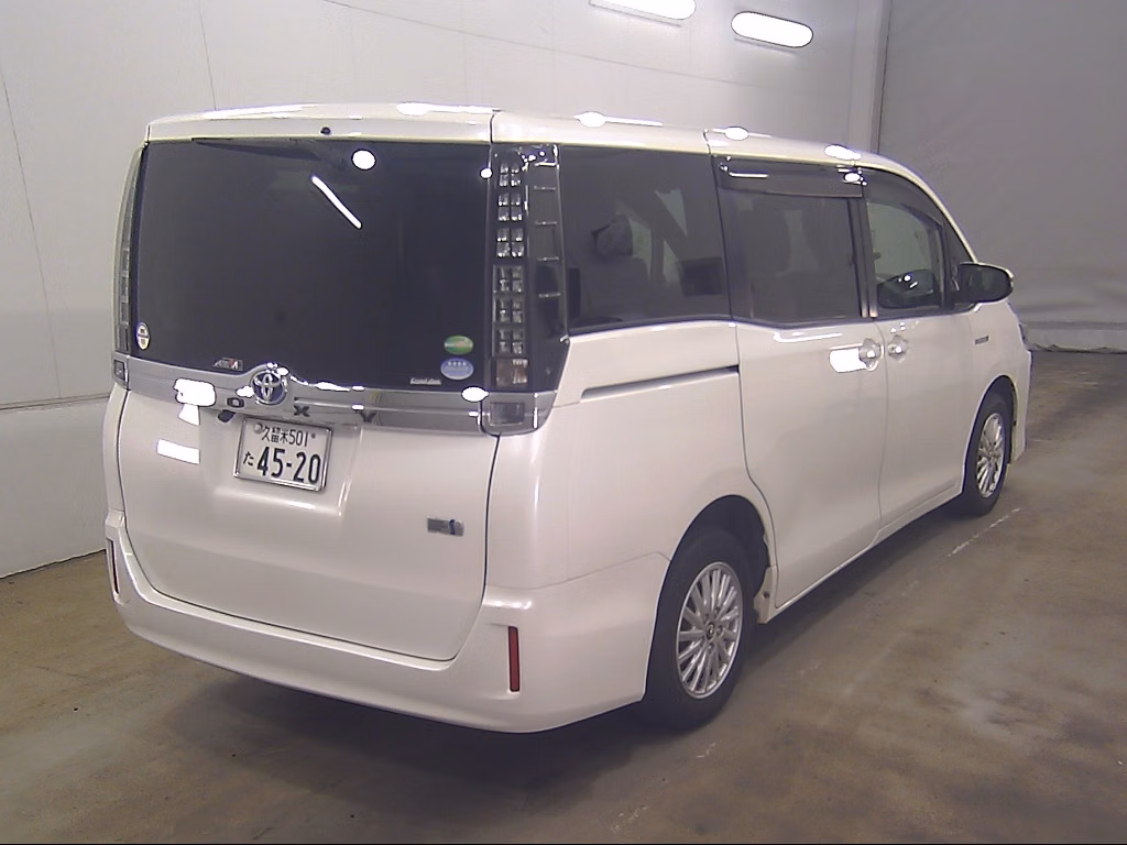 TOYOTA VOXY