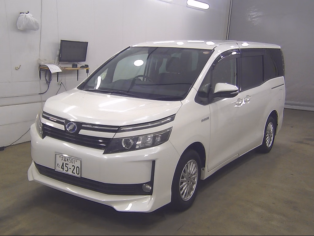 TOYOTA VOXY