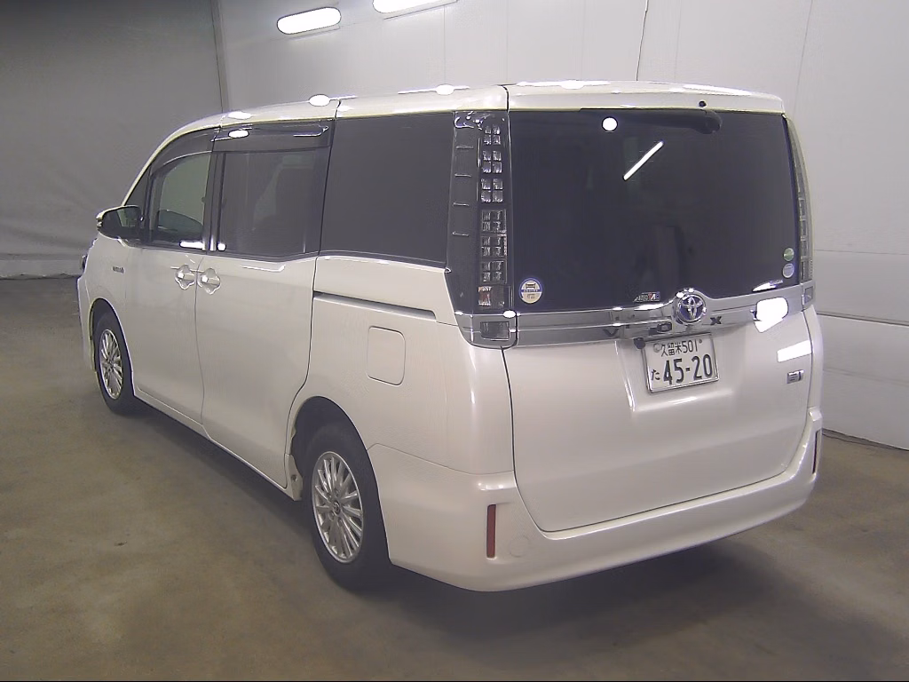 TOYOTA VOXY
