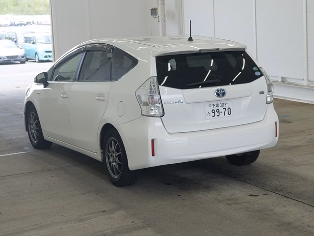 TOYOTA PRIUS ALPHA