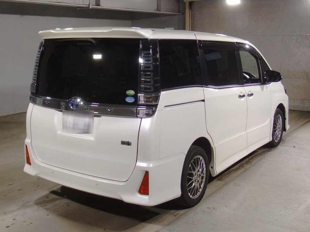 TOYOTA VOXY