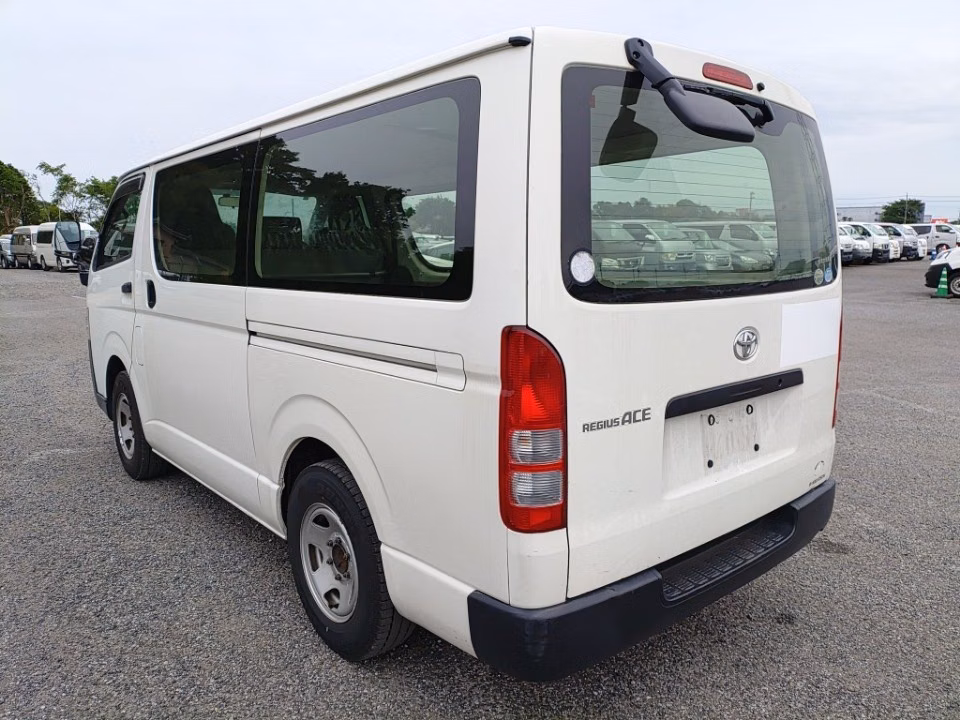 TOYOTA REGIUS ACE