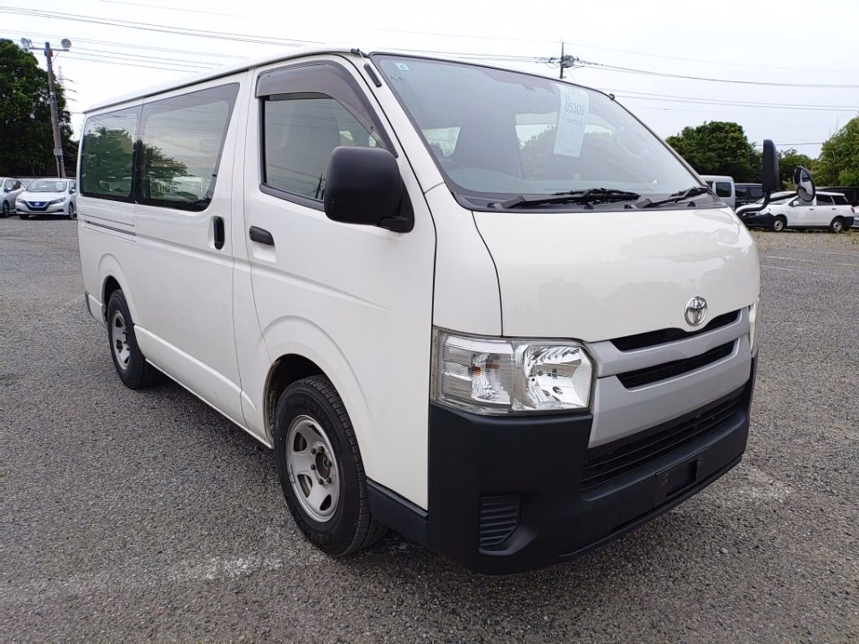 TOYOTA REGIUS ACE
