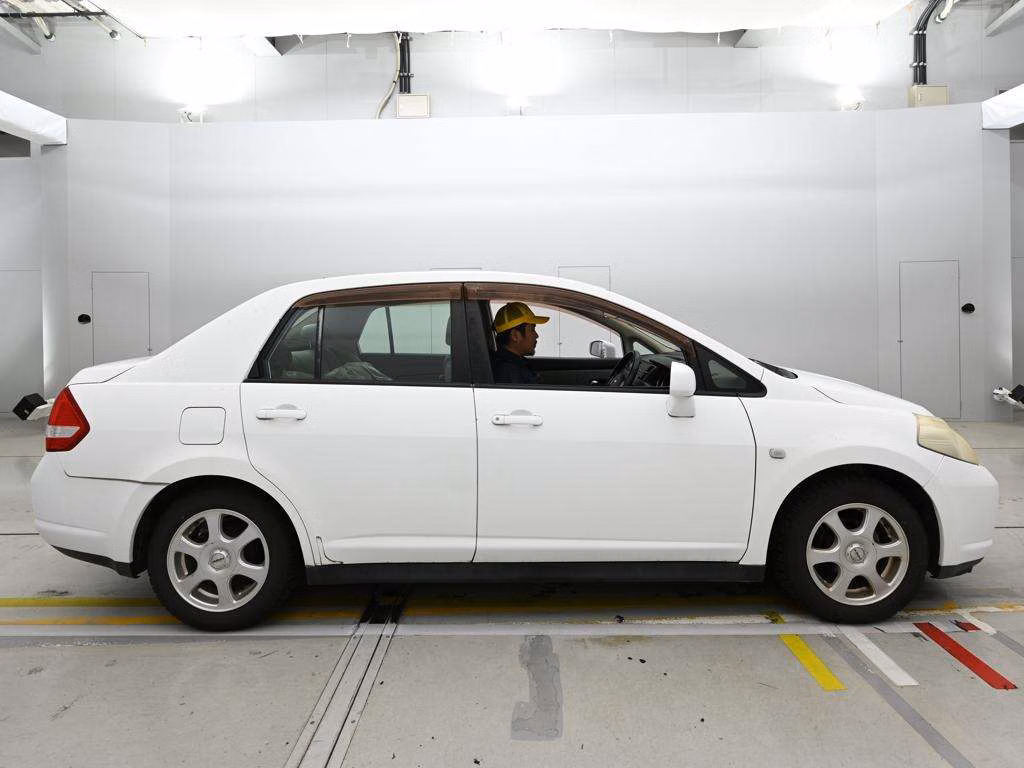 NISSAN TIIDA LATIO