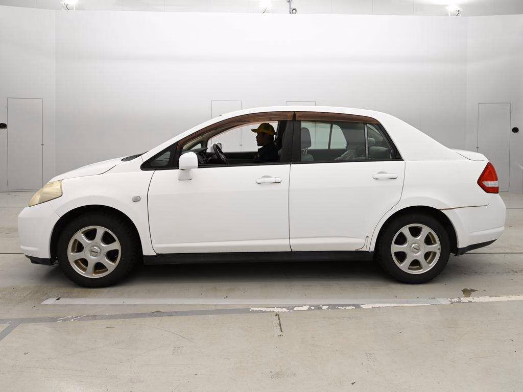 NISSAN TIIDA LATIO