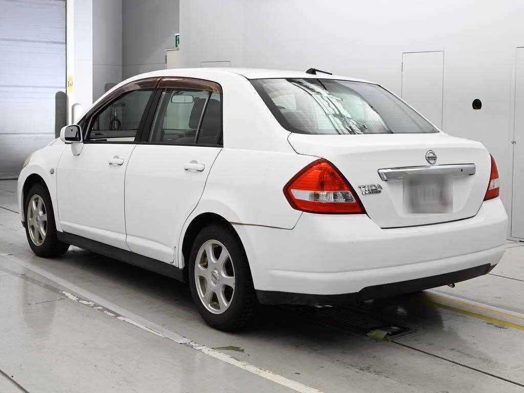 NISSAN TIIDA LATIO