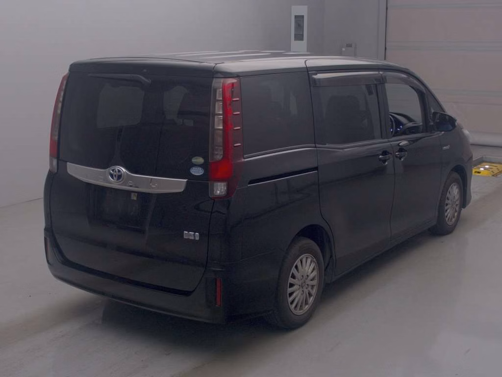 TOYOTA NOAH