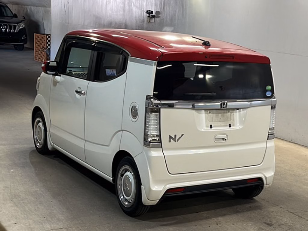 HONDA N-BOX SLASH