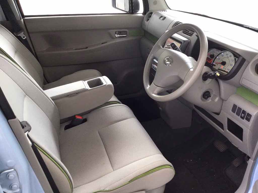 DAIHATSU MOVE CONTE