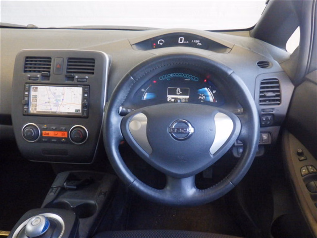 NISSAN LEAF