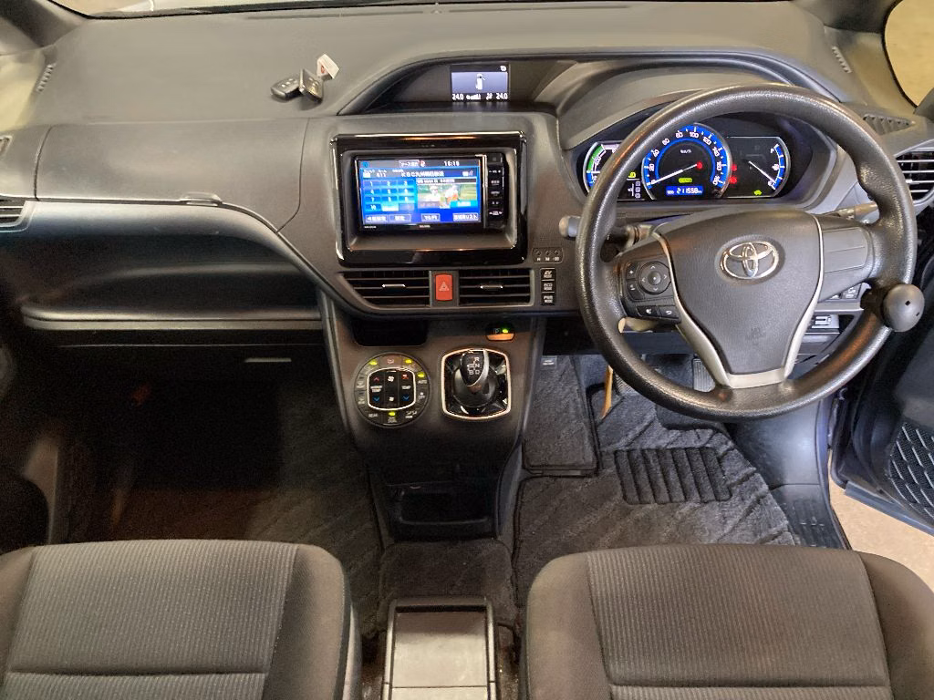 TOYOTA VOXY