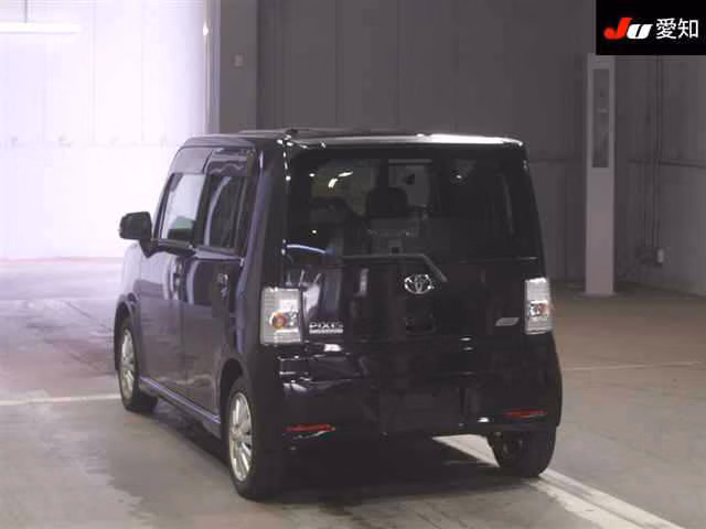 TOYOTA PIXIS SPACE