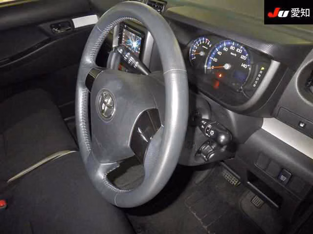 TOYOTA PIXIS SPACE