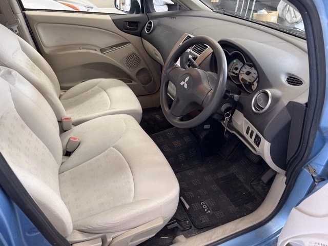 MITSUBISHI COLT