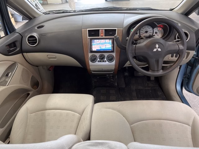 MITSUBISHI COLT