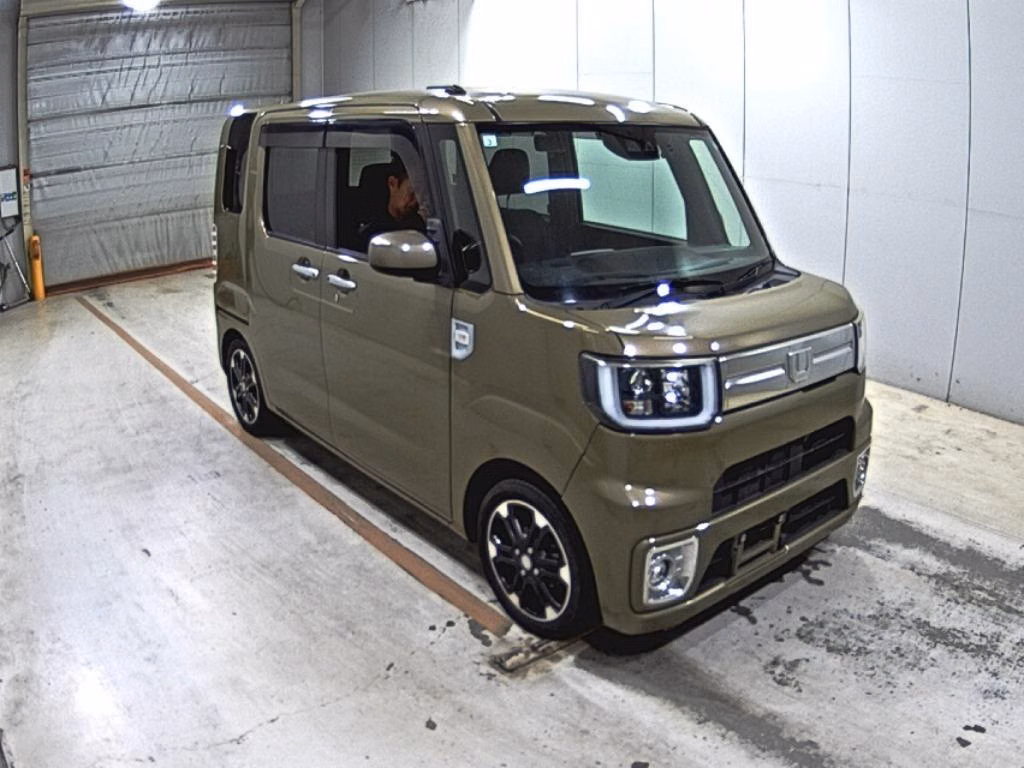 DAIHATSU WAKE