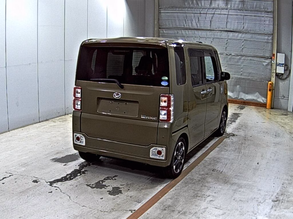 DAIHATSU WAKE