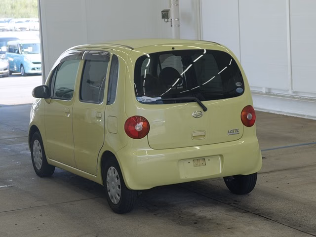 DAIHATSU MOVE LATTE