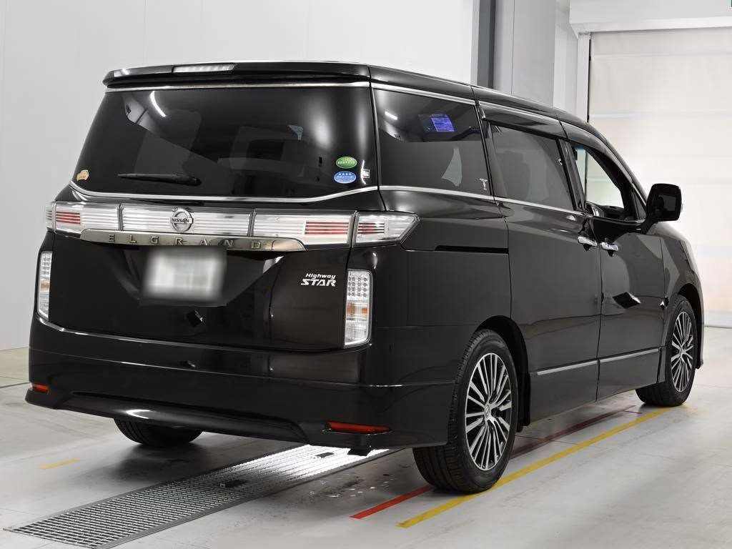 NISSAN ELGRAND