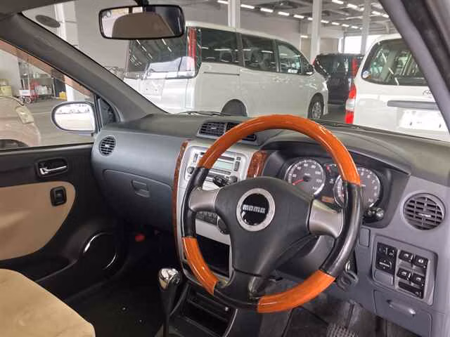 DAIHATSU MIRA AVY