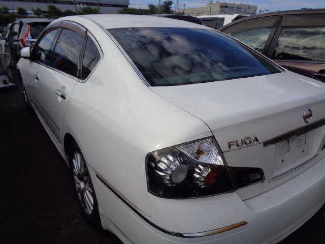 NISSAN FUGA