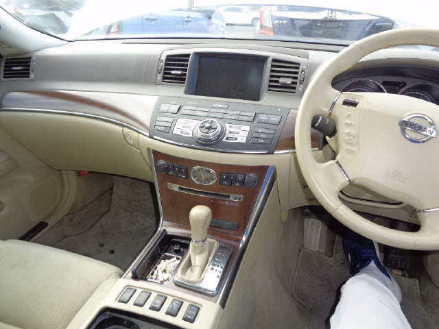 NISSAN FUGA