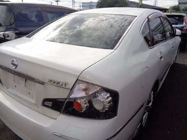 NISSAN FUGA