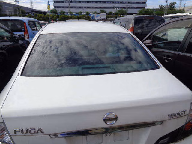 NISSAN FUGA
