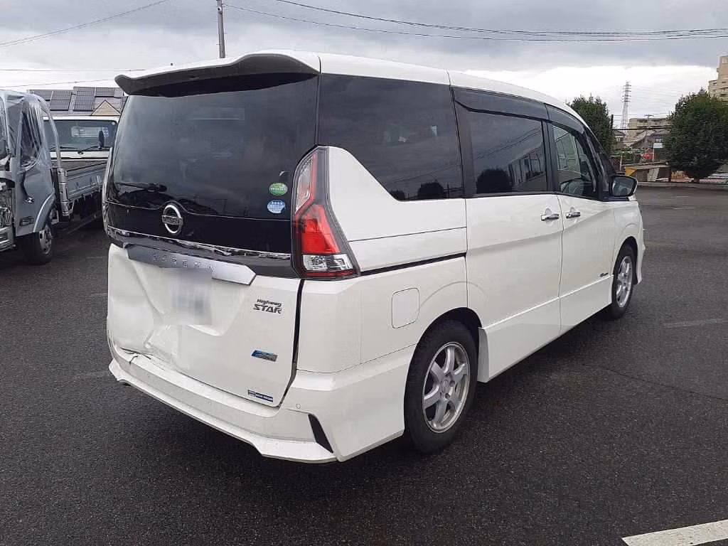 NISSAN SERENA