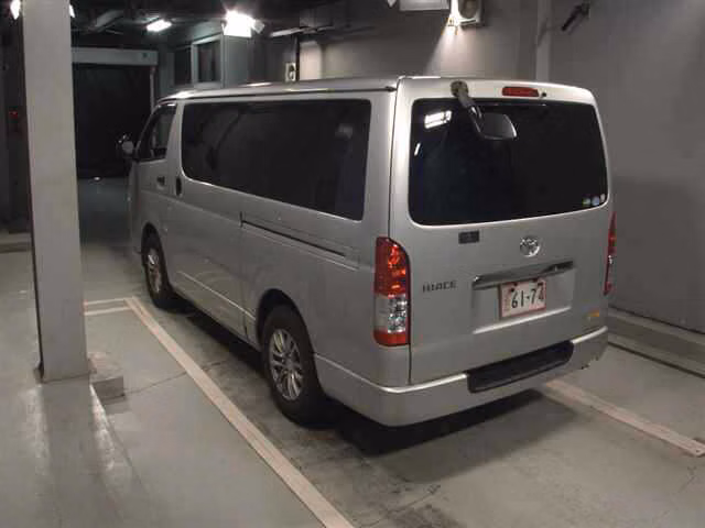 TOYOTA REGIUS ACE