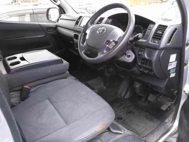 TOYOTA REGIUS ACE