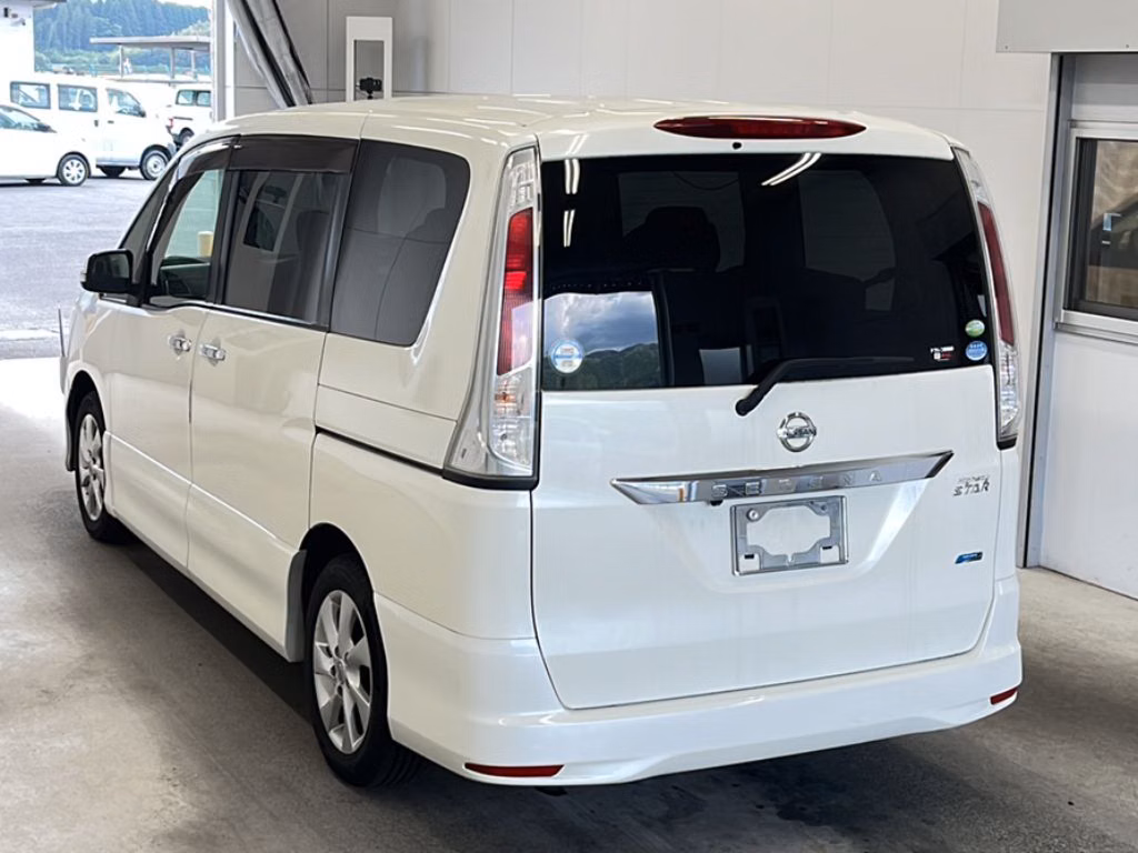 NISSAN SERENA