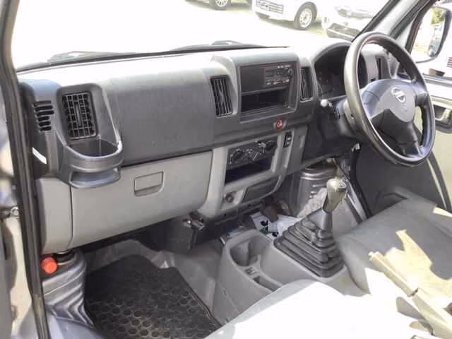 NISSAN CLIPPER