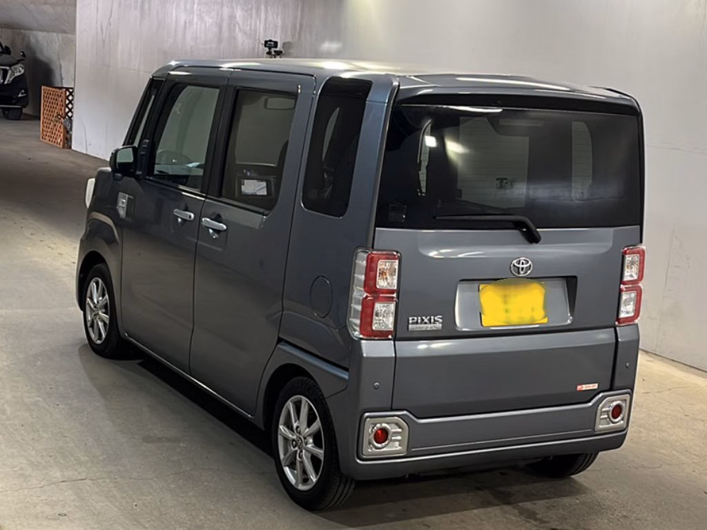TOYOTA PIXIS MEGA
