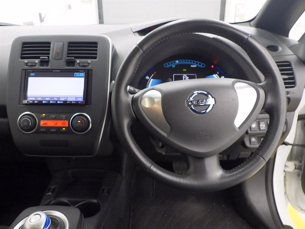 NISSAN LEAF