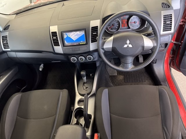 MITSUBISHI OUTLANDER
