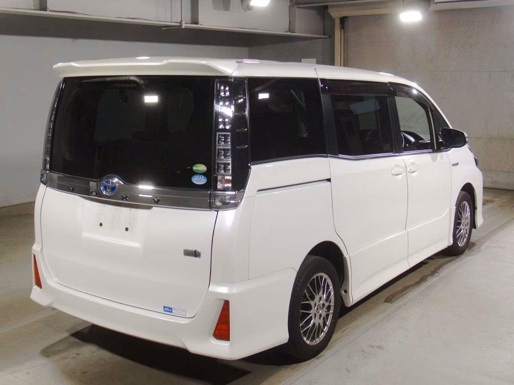 TOYOTA VOXY