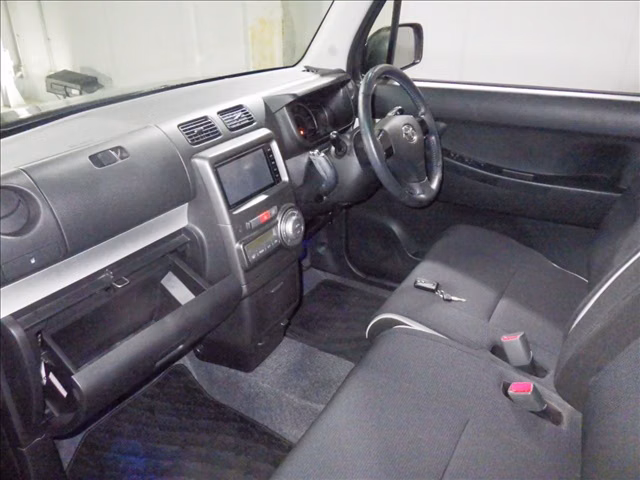 TOYOTA PIXIS SPACE
