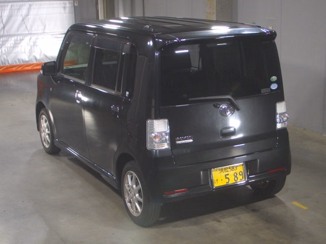 TOYOTA PIXIS SPACE