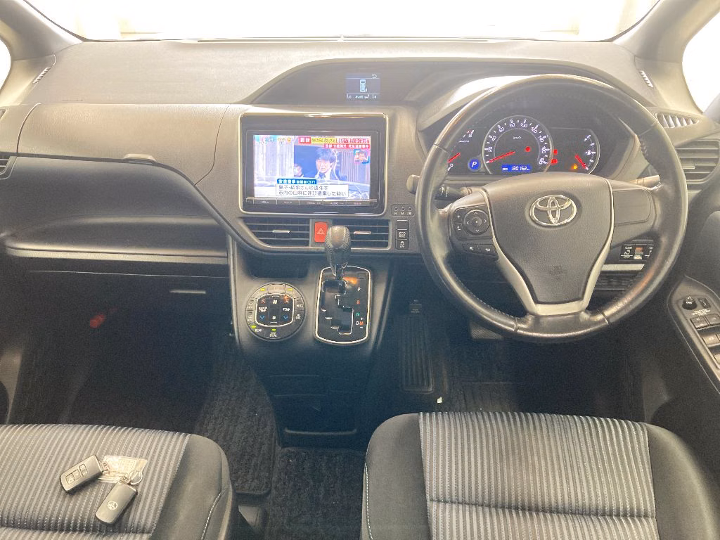TOYOTA VOXY